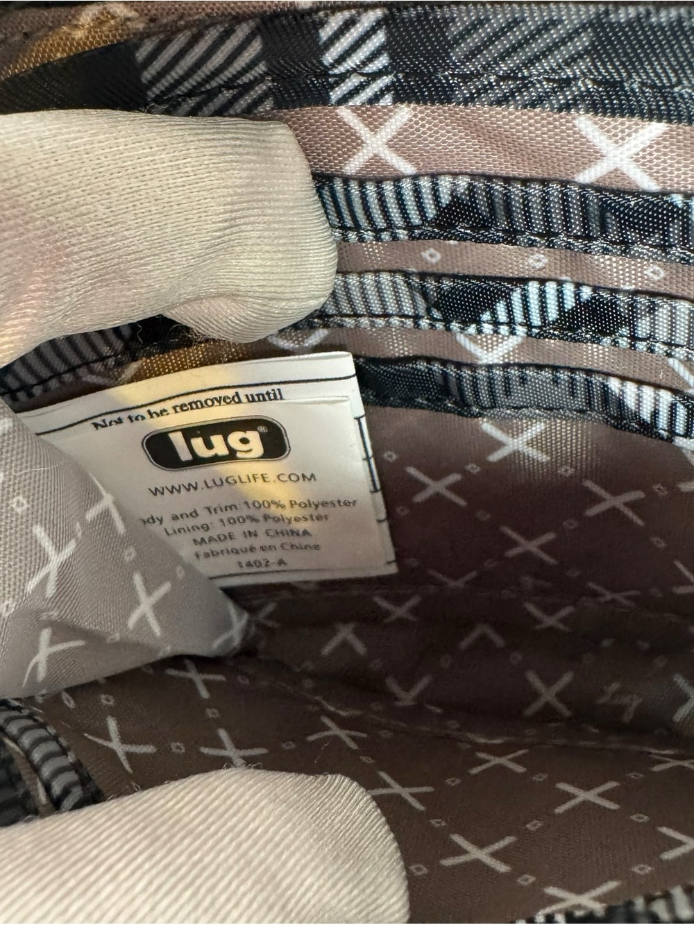 Lug Splits Compact Zip-around Wallet RFID Plaid Grey Quilted Design (NWT) - Picture 6 of 9